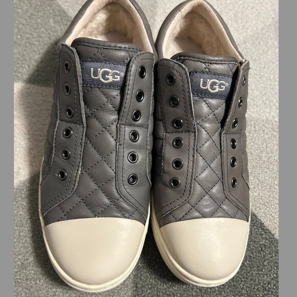 UGG Australia Jemma Slip-On Sneakers FADING ON LEFT SHOE Women's Size 8 - Picture 1 of 12